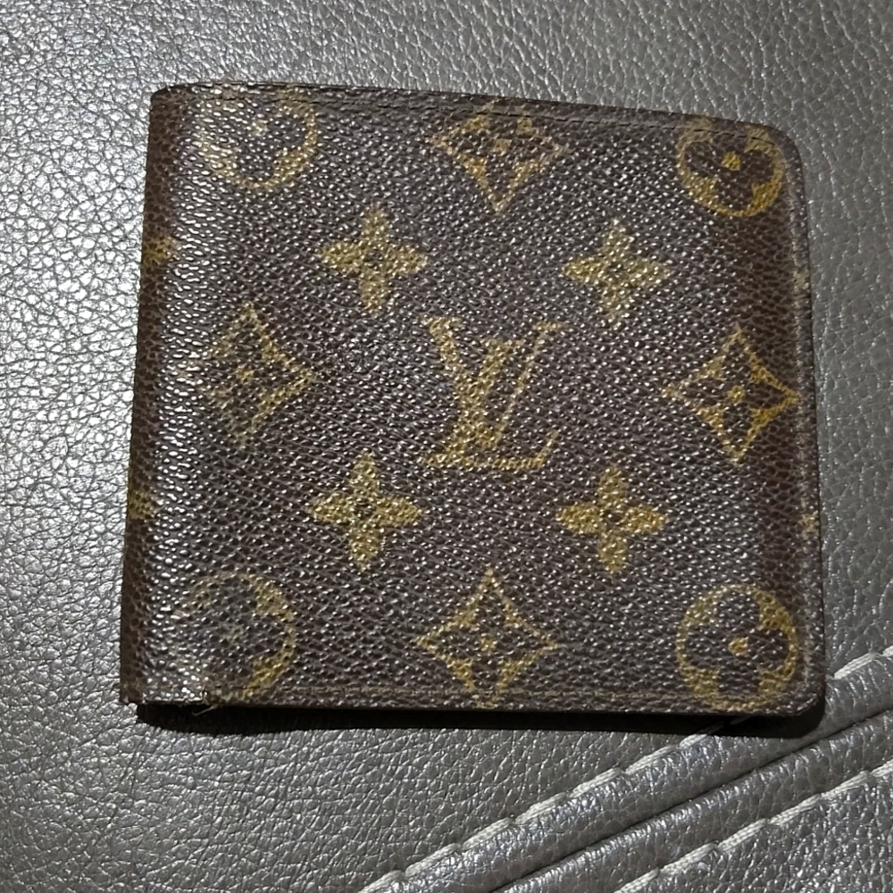 LV Wallet